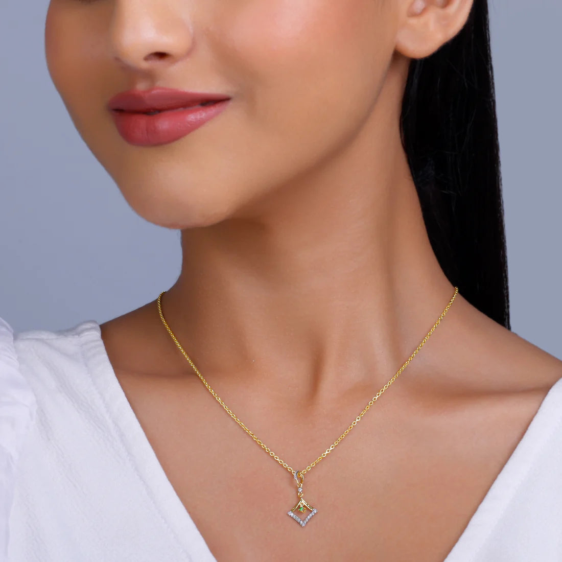 gold quadrilateral shine diamond pendant
