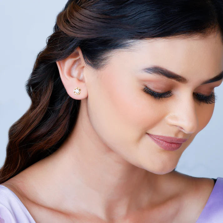 gold wavy flower diamond earring