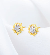 Gold Wavy Flower Diamond Earring