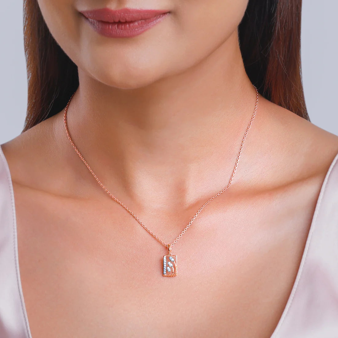 rose gold tetragon diamond pendant
