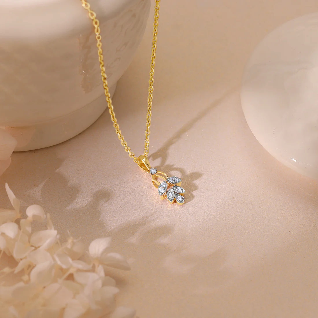 gold resplendent diamond pendant