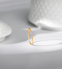 Gold Classic Floret Diamond Ring