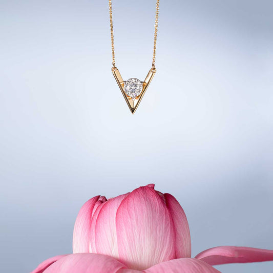 V-Shaped Padma Cut Diamond Pendant (With Chain)